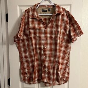 Men’s shoestt sleeve button down shirt